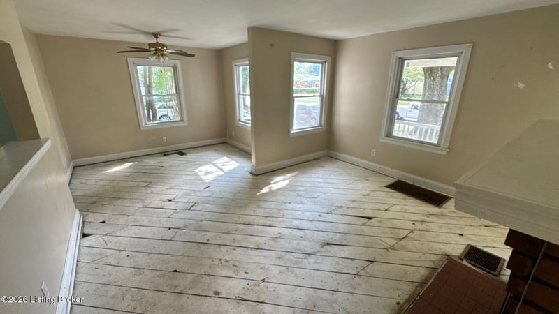 4715 S 1st St, Louisville, KY 40214