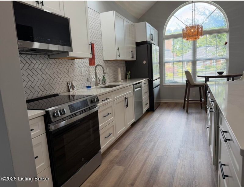4728 Brownsboro Gardens Dr, Louisville, KY 40241