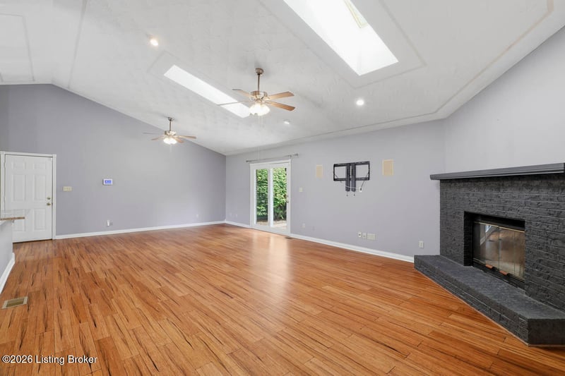 477 Mill Brook Cir, Shepherdsville, KY 40165