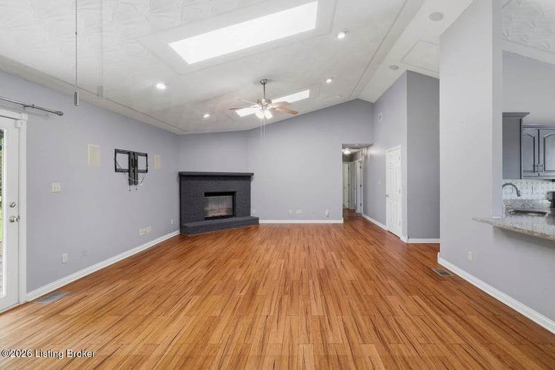 477 Mill Brook Cir, Shepherdsville, KY 40165