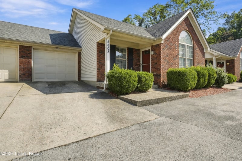 4803 Edge Valley Ln, Louisville, KY 40258