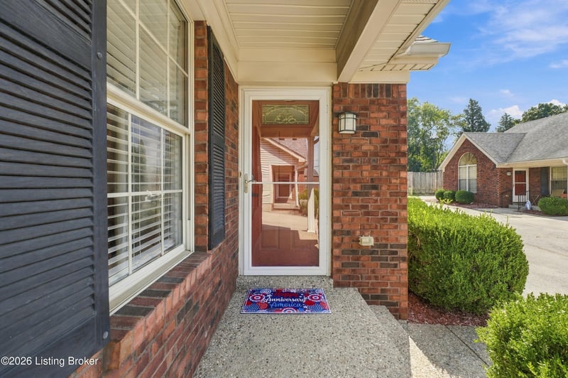 4803 Edge Valley Ln, Louisville, KY 40258