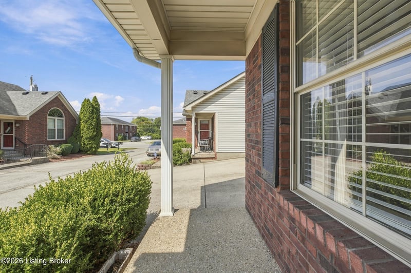 4803 Edge Valley Ln, Louisville, KY 40258