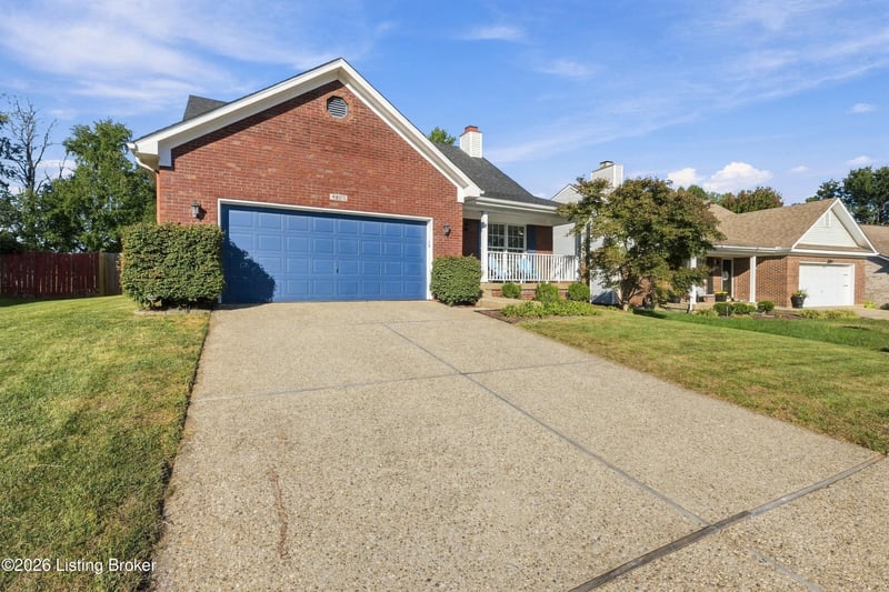4805 Oak Pointe Dr, Louisville, KY 40245