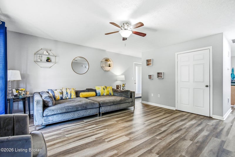4811 Greenvale Cir, Louisville, KY 40272