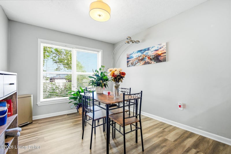 4811 Greenvale Cir, Louisville, KY 40272