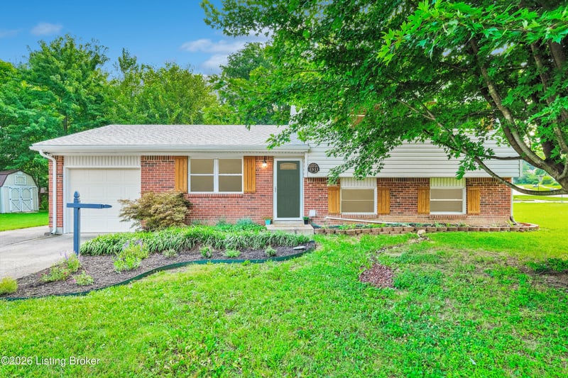 4811 Lunenburg Dr, Louisville, KY 40245