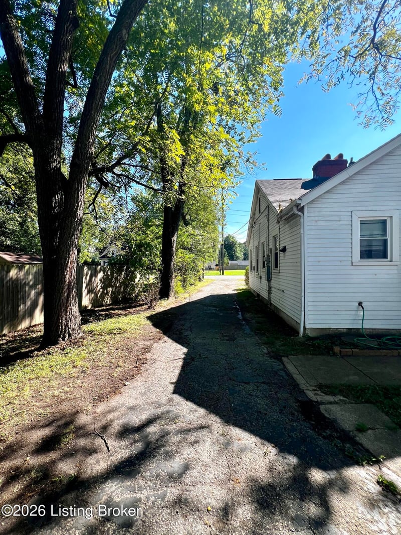 4815 Greenwood Rd, Louisville, KY 40258