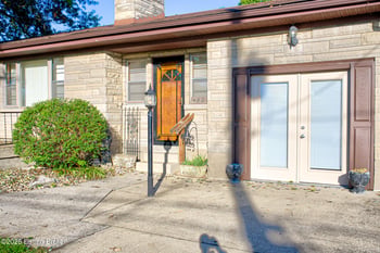 4822 Dover Rd, Louisville, KY 40216