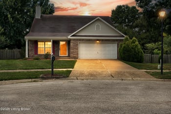 4823 Oak Pointe Dr, Louisville, KY 40245