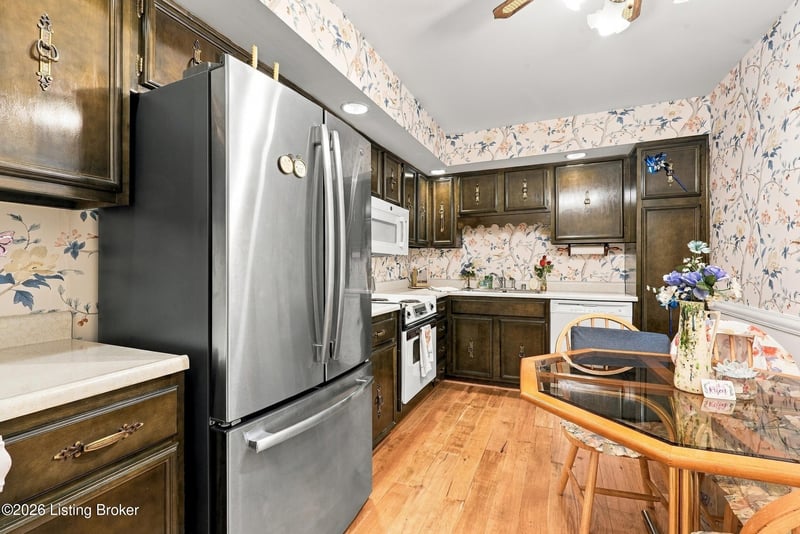 4825 Sherburn Ln #109-B, Louisville, KY 40207