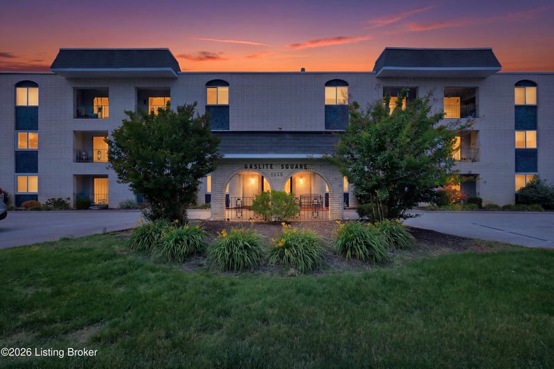 4825 Sherburn Ln #200-B, Louisville, KY 40207