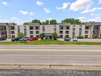 4825 Sherburn Ln #307-B, Louisville, KY 40207