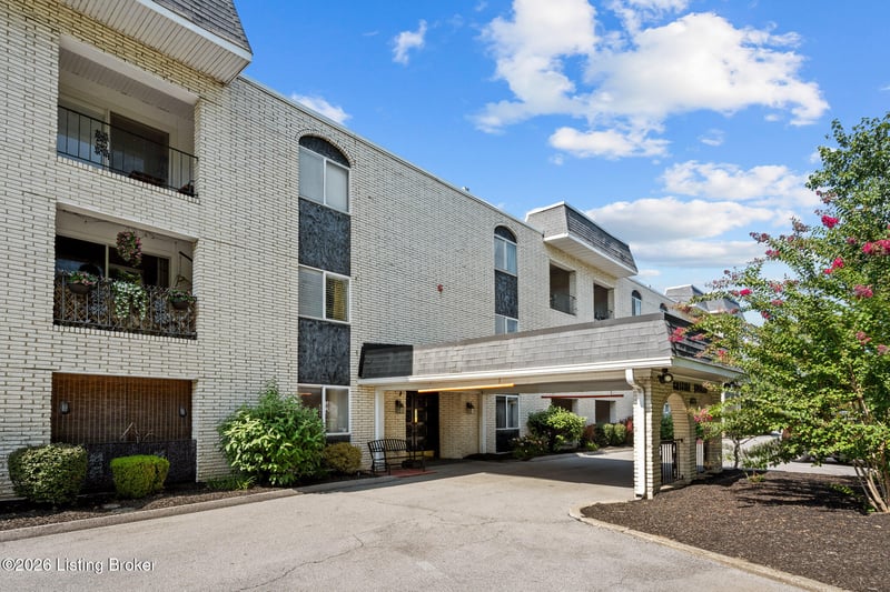 4875 Sherburn Ln #2J, Louisville, KY 40207