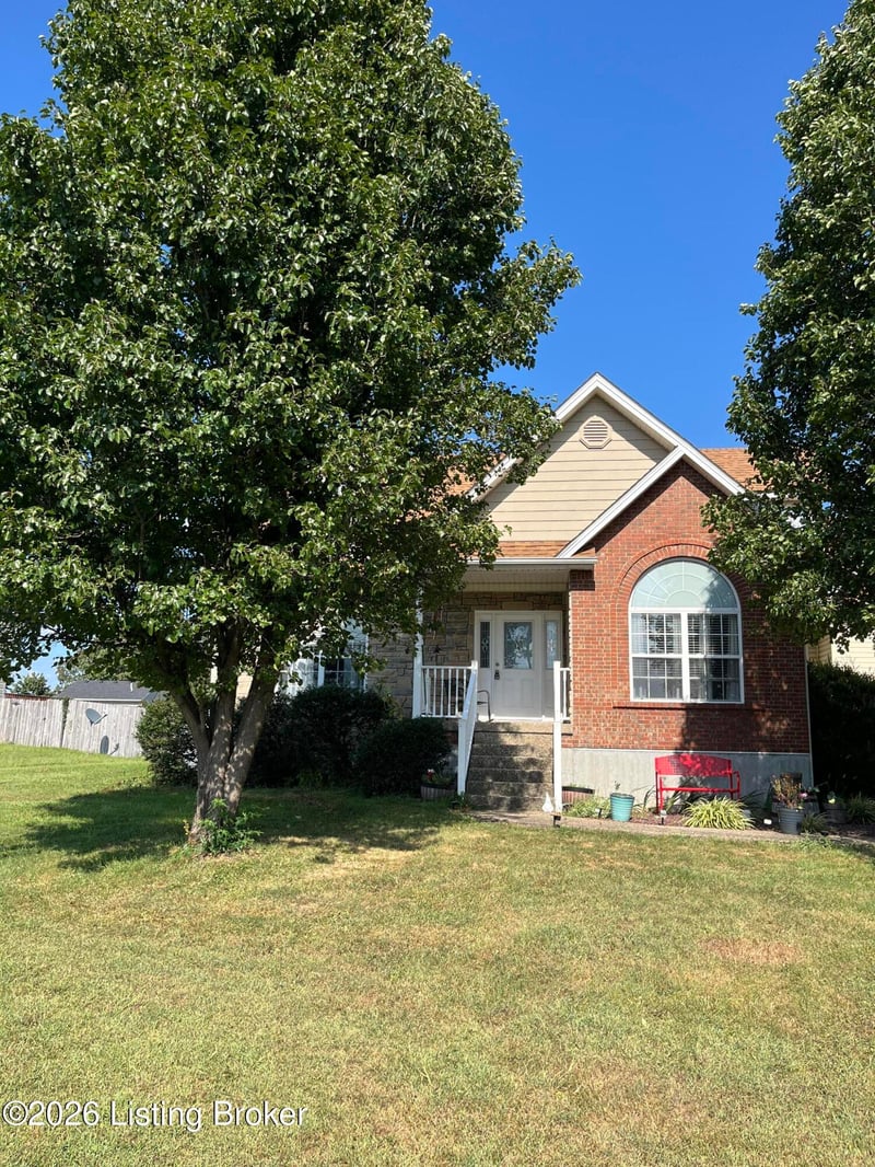 4900 S Woodland Dr, Radcliff, KY 40160