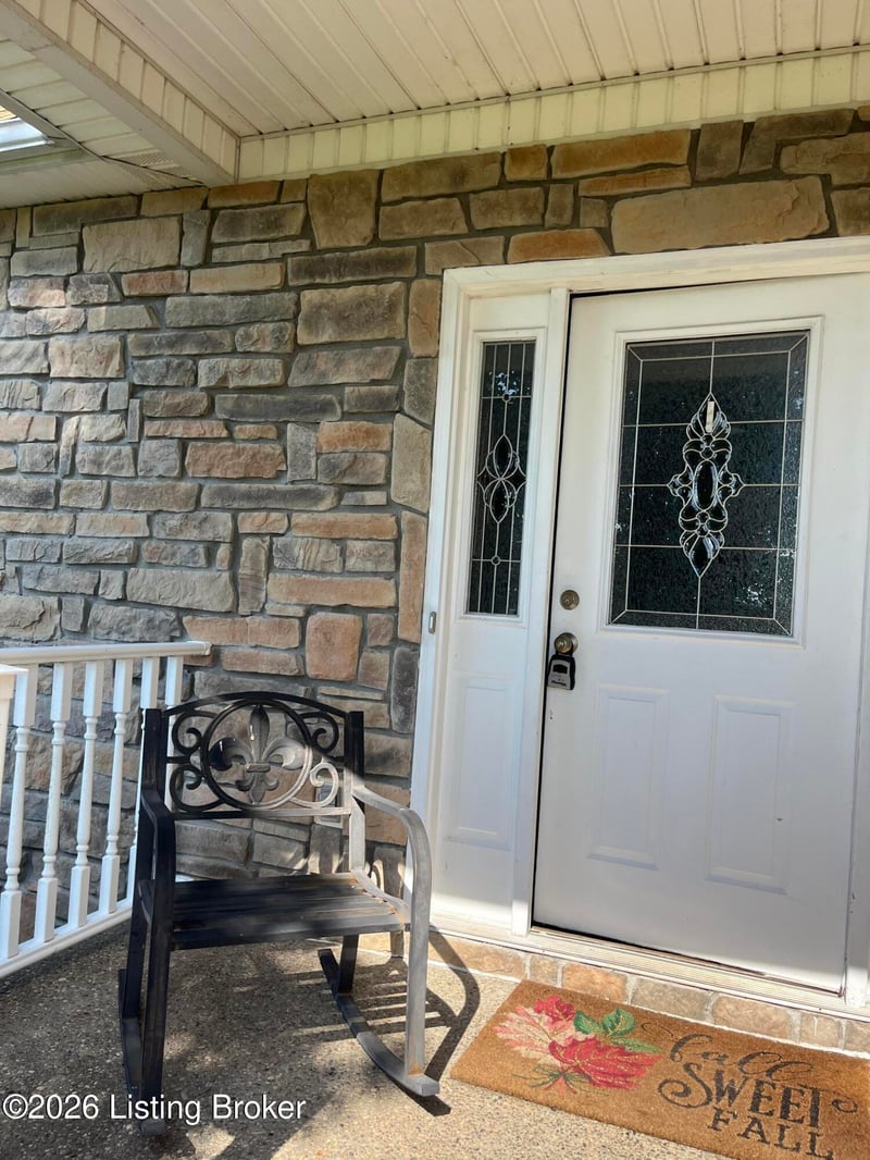 4900 S Woodland Dr, Radcliff, KY 40160