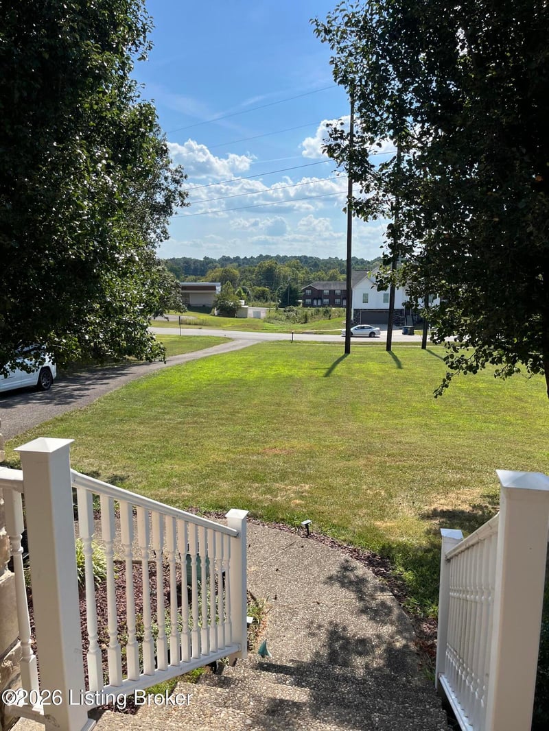 4900 S Woodland Dr, Radcliff, KY 40160
