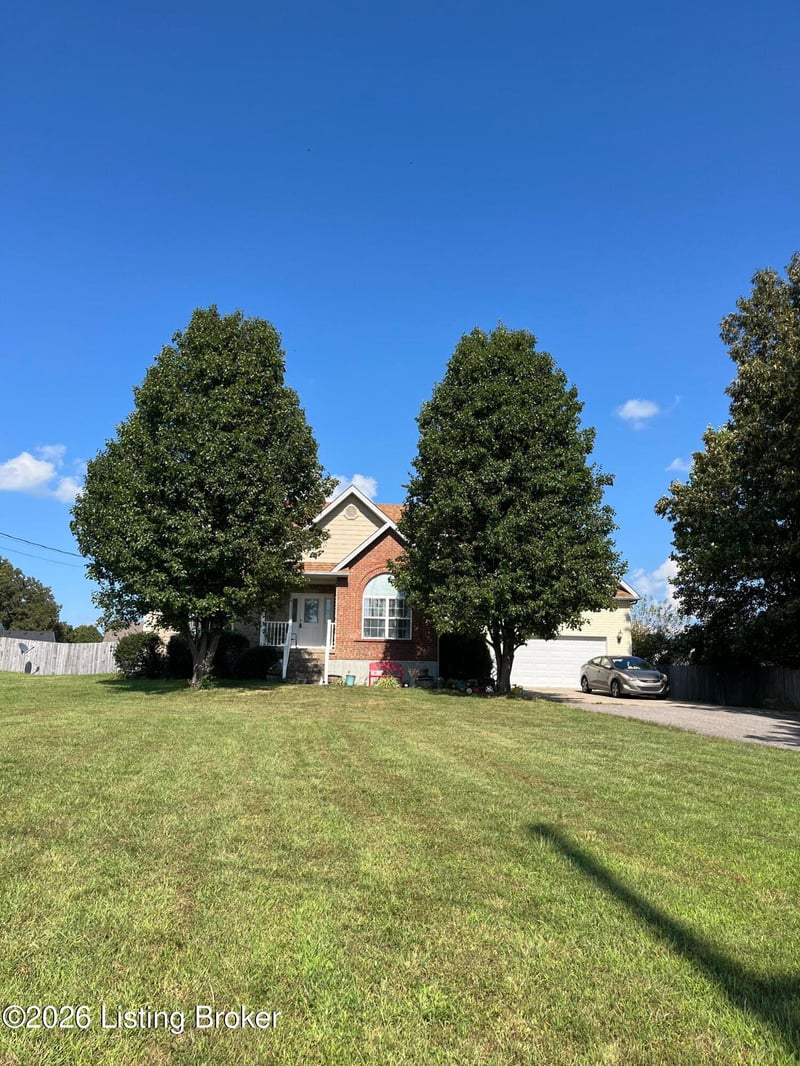 4900 S Woodland Dr, Radcliff, KY 40160