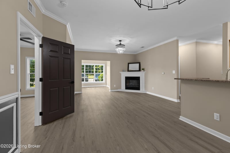 4901 Crossing Spring Way #101, Louisville, KY 40229