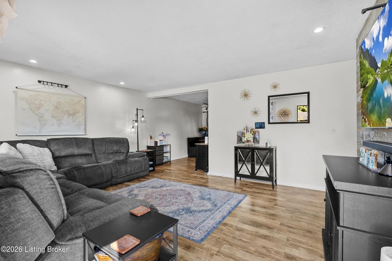 4901 Libby Ln, Louisville, KY 40272