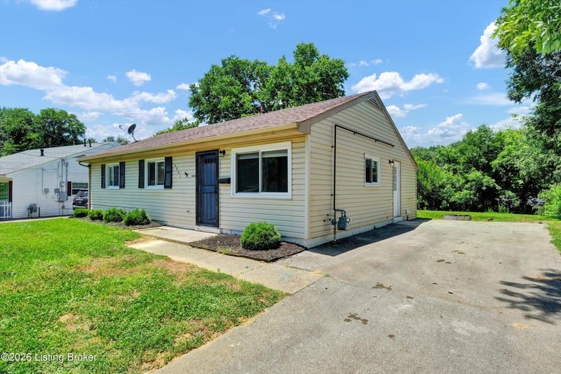 4901 Seville Dr, Louisville, KY 40272
