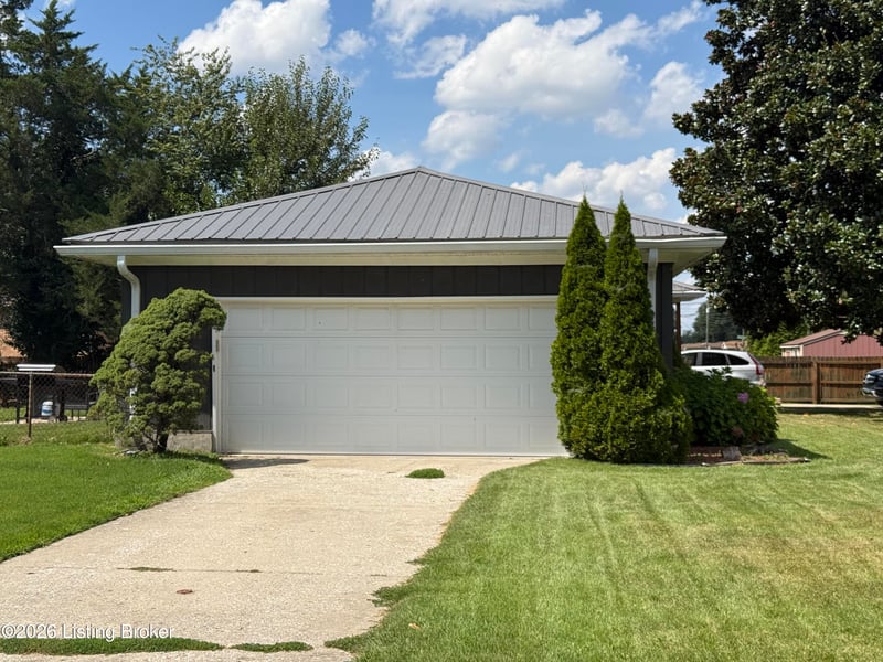 4904 Mile Of Sunshine Dr, Louisville, KY 40219