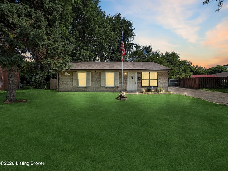 4906 Lesabre Dr, Louisville, KY 40216