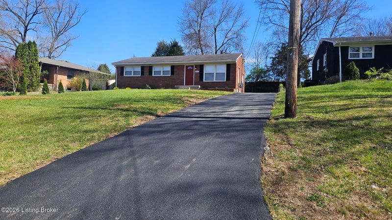 4915 Manslick Rd, Louisville, KY 40216