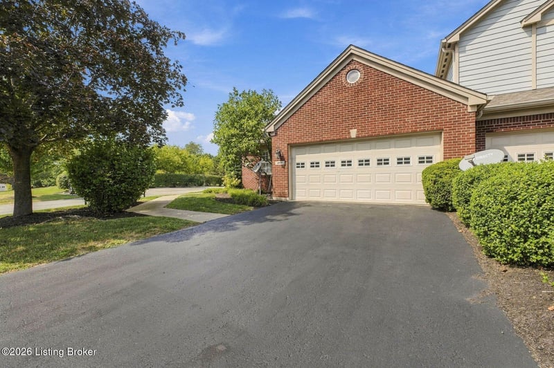 4916 Merton Sq, Louisville, KY 40241