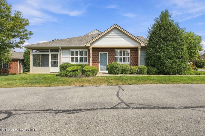 4916 Merton Sq, Louisville, KY 40241