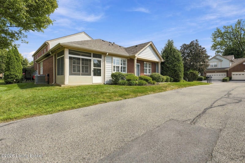 4916 Merton Sq, Louisville, KY 40241