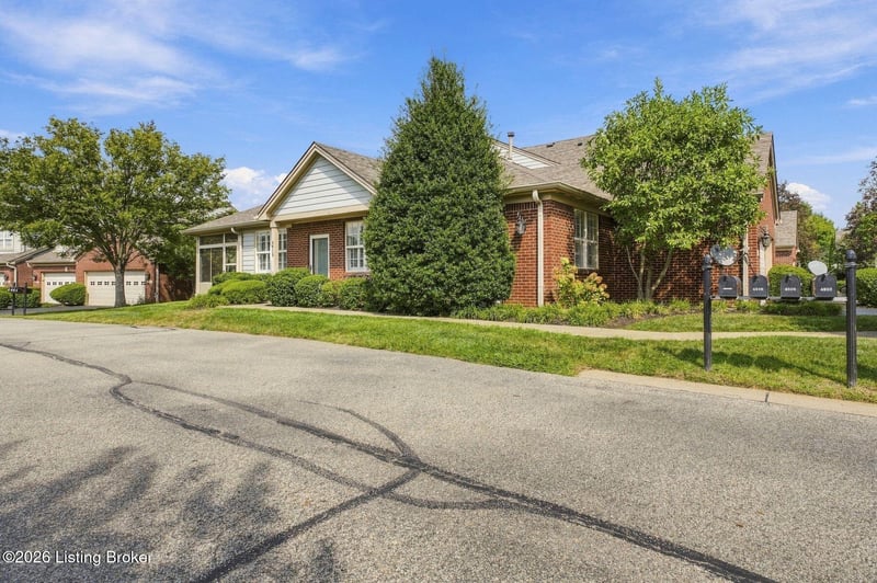 4916 Merton Sq, Louisville, KY 40241