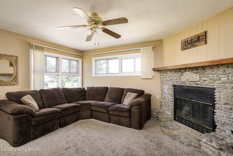 4917 Raven Rd, Louisville, KY 40213