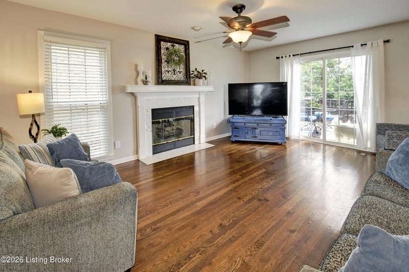 4924 Hunters Point Cir, Louisville, KY 40216