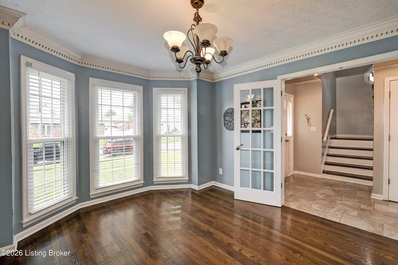 4924 Hunters Point Cir, Louisville, KY 40216