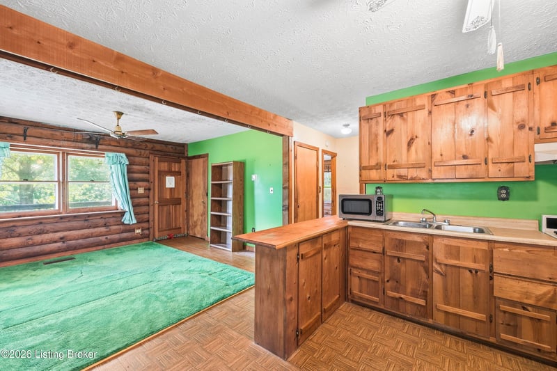 495 E Valleyview Dr, Mt Washington, KY 40047