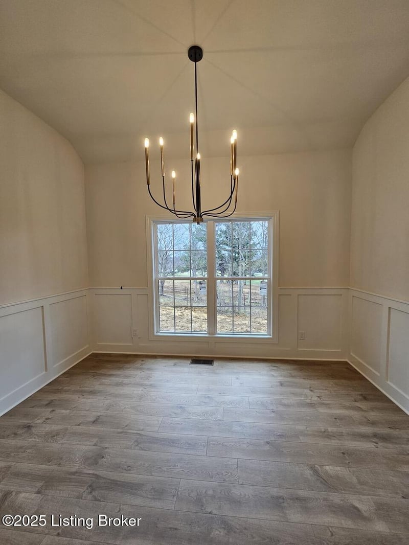 5000 Sycamore Woods Dr, La Grange, KY 40031