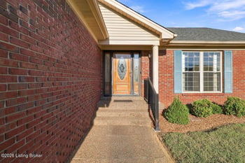 5003 Hunters Point Cir, Louisville, KY 40216