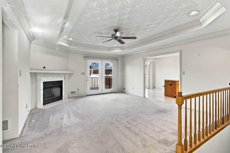 5003 Hunters Point Cir, Louisville, KY 40216