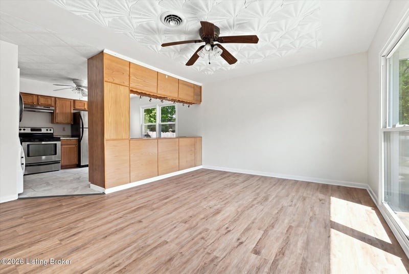 5003 Red Oak Ln, Louisville, KY 40218