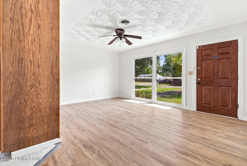 5003 Red Oak Ln, Louisville, KY 40218