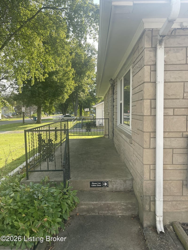 5004 Kendall Rd, Louisville, KY 40272