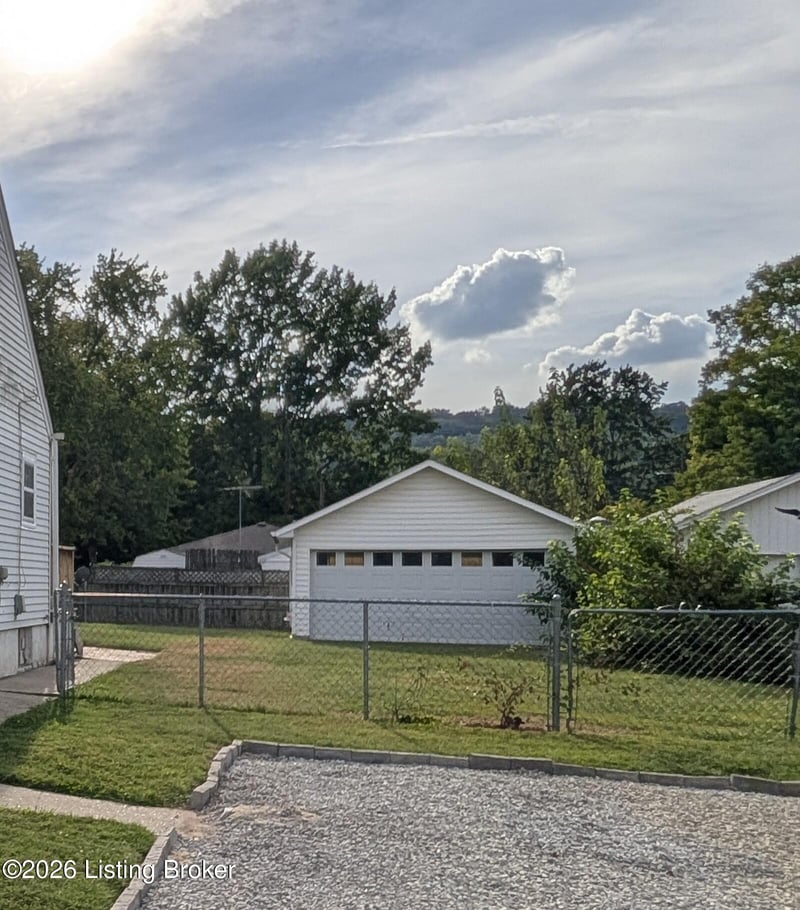 5010 Laughlin Ave, Louisville, KY 40214