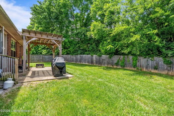 502 Meadowcrest Dr, Mt Washington, KY 40047