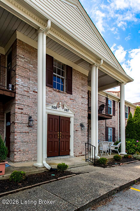 503 Logsdon Ct, Douglass Hills, KY 40243