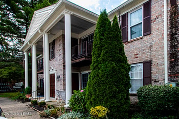 503 Logsdon Ct, Douglass Hills, KY 40243
