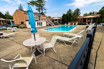 503 Logsdon Ct, Douglass Hills, KY 40243