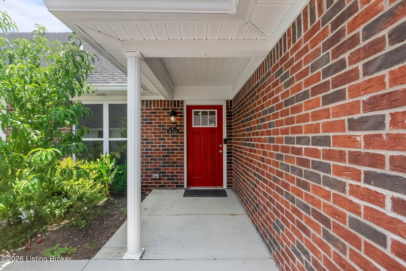 510 Eagle Pointe Dr, Louisville, KY 40214