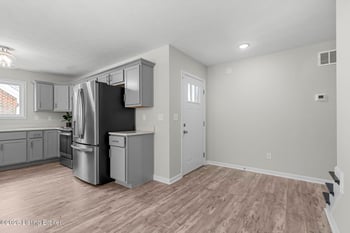 510 Eagle Pointe Dr, Louisville, KY 40214