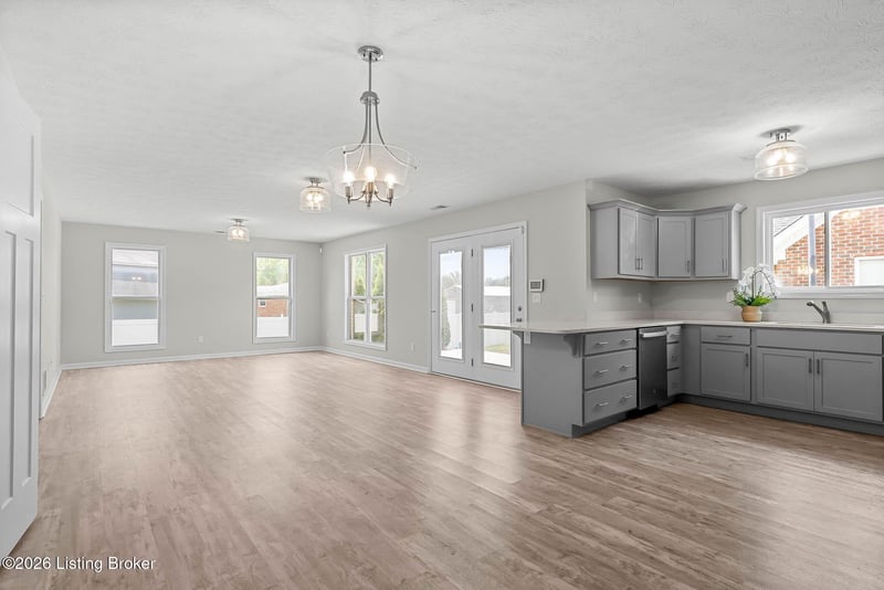 510 Eagle Pointe Dr, Louisville, KY 40214